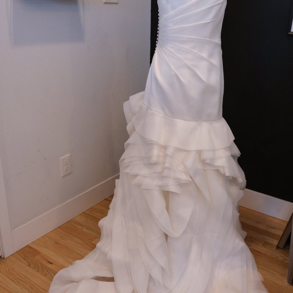 White by Vera Wang One Shoulder Organza waterfall wedding gown - Picture 9 of 12
